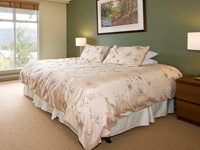 Woodrun Lodge Whistler Bedroom 
